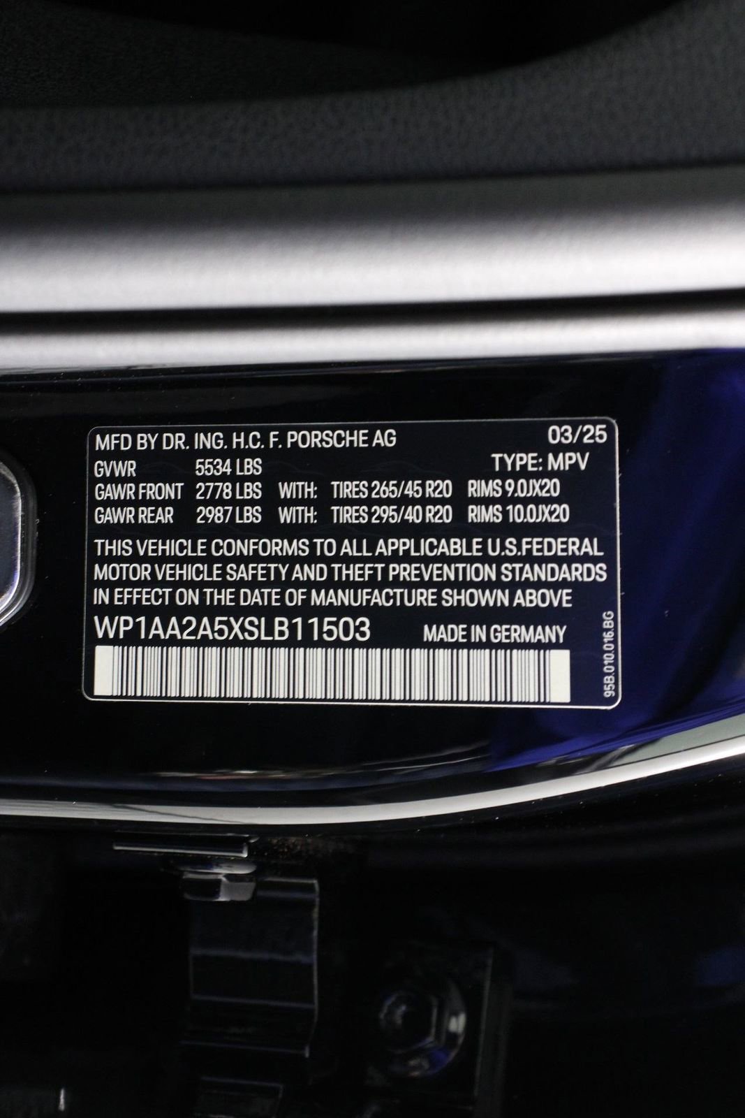 Certified 2025 Porsche Macan image 19