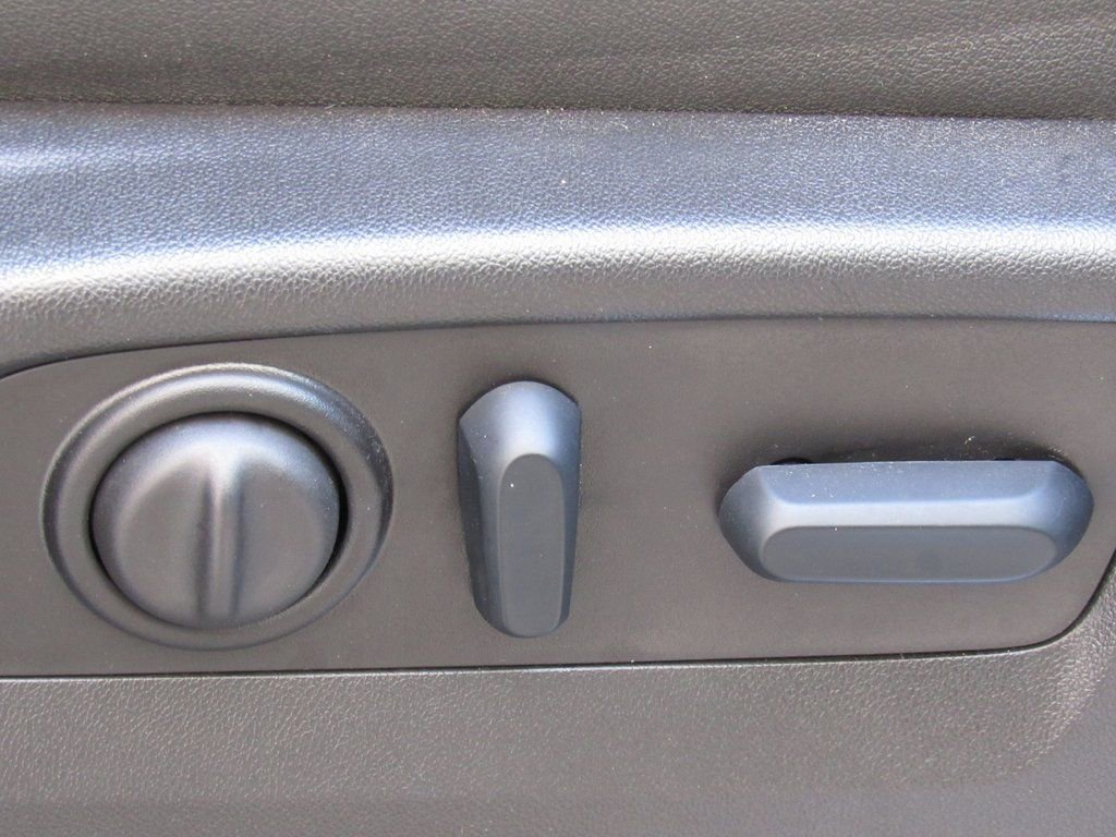 Used 2023 GMC Sierra 3500 SLT w/ SLT Premium Package AWD/4WD image 26