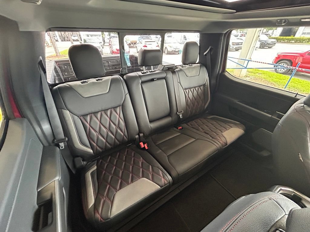 New 2026 Ford F250 Lariat w/ Black Appearance Package AWD/4WD image 32