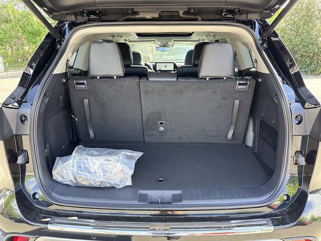 Used 2026 Toyota Highlander Platinum AWD/4WD image 12