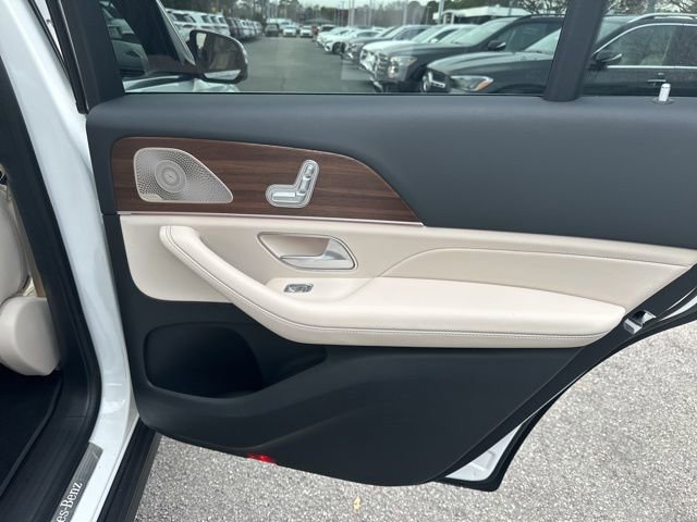 Used 2025 Mercedes-Benz GLS 450 4MATIC image 36