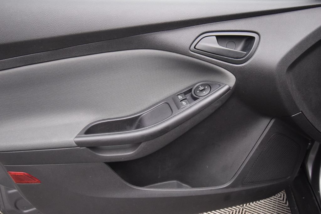Used 2013 Ford Focus S FWD image 20