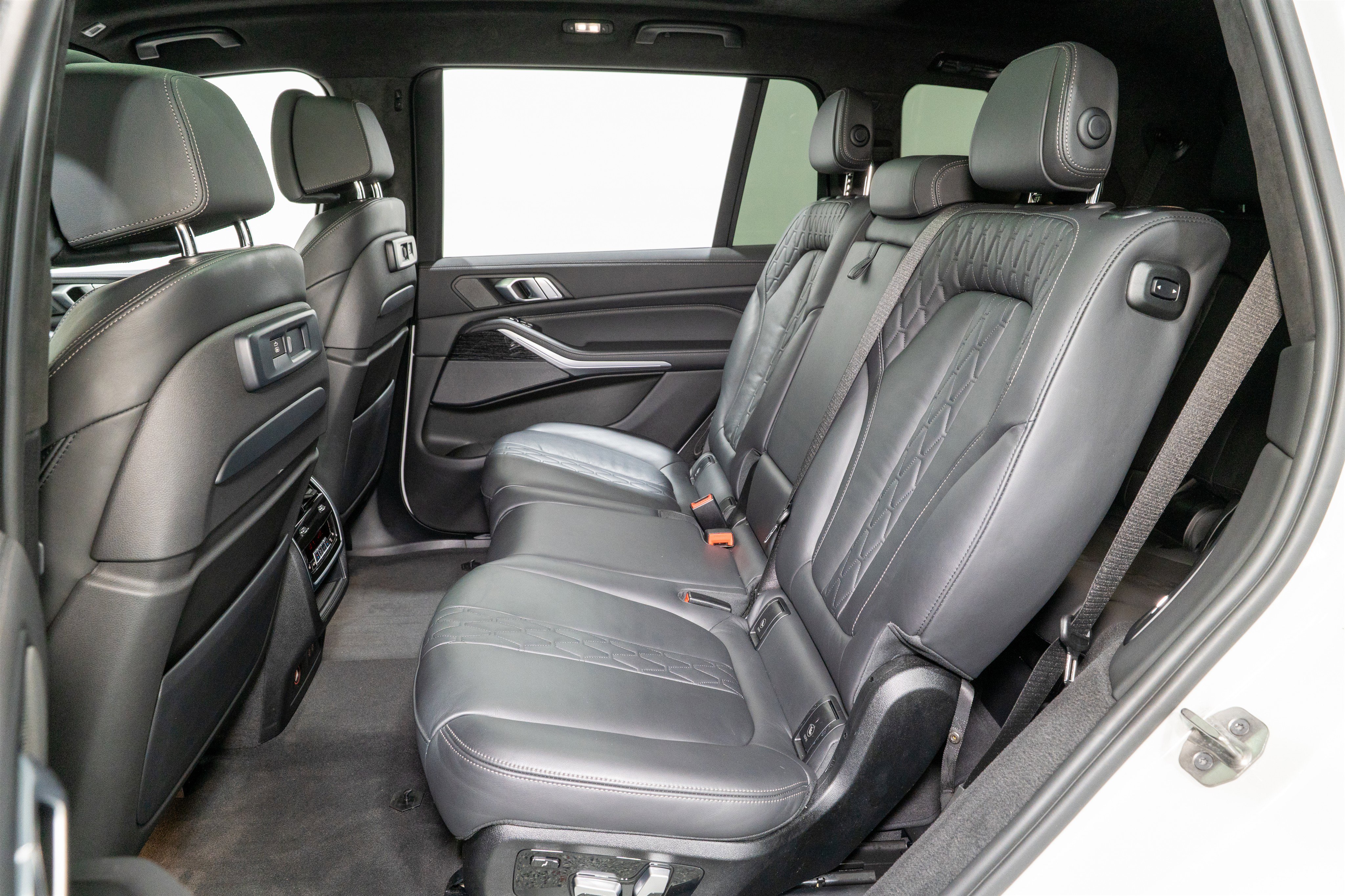 Used 2022 BMW X7 M50i image 34