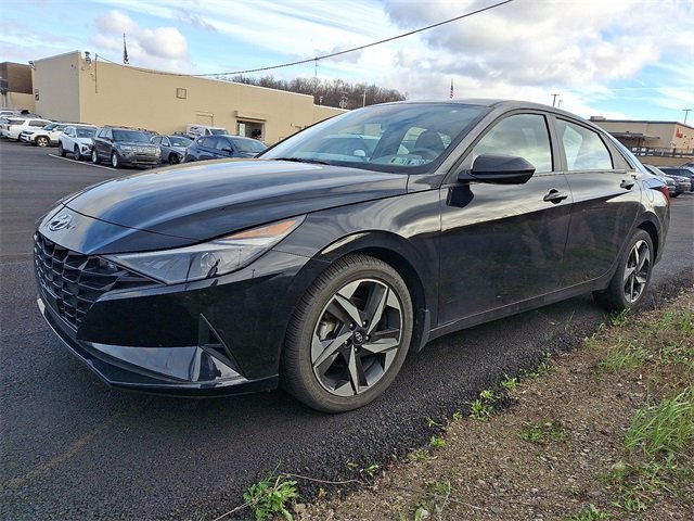Used 2023 Hyundai Elantra SEL w/ Convenience Package image 3