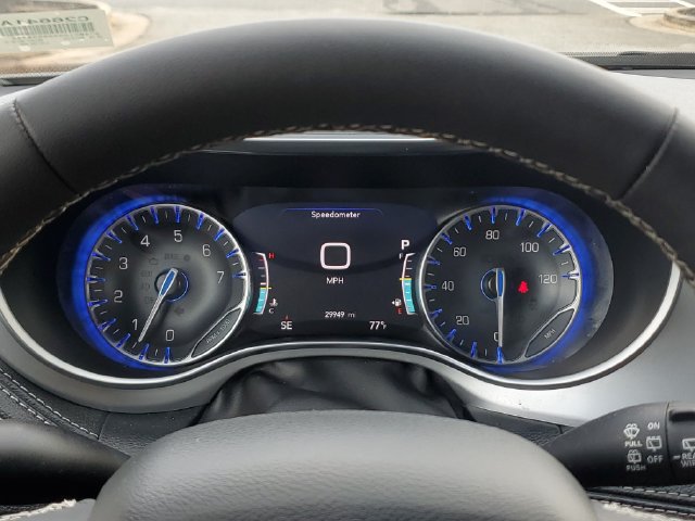 Certified 2025 Chrysler Pacifica Limited FWD image 28