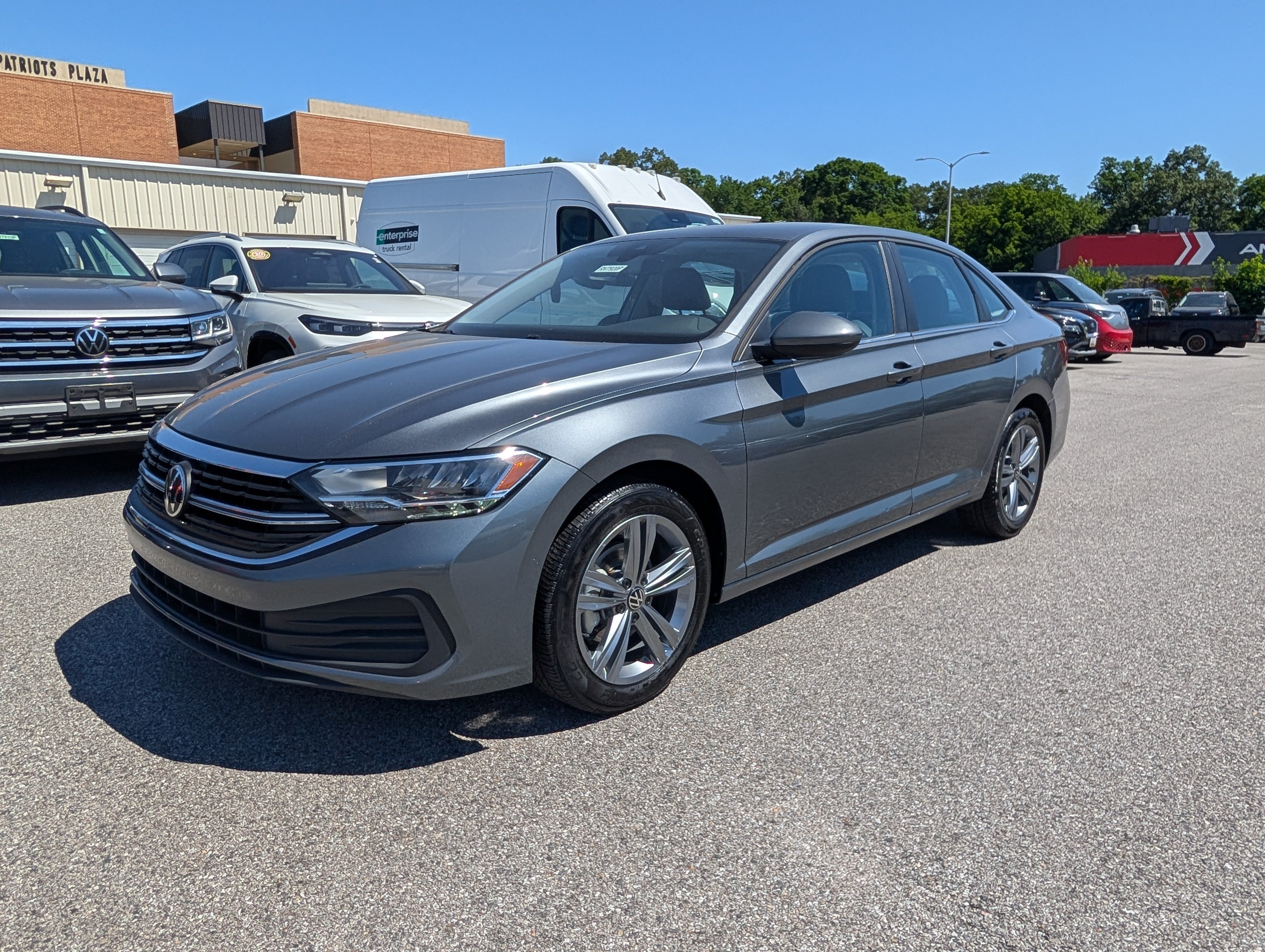Used 2024 Volkswagen Jetta SE FWD image 5