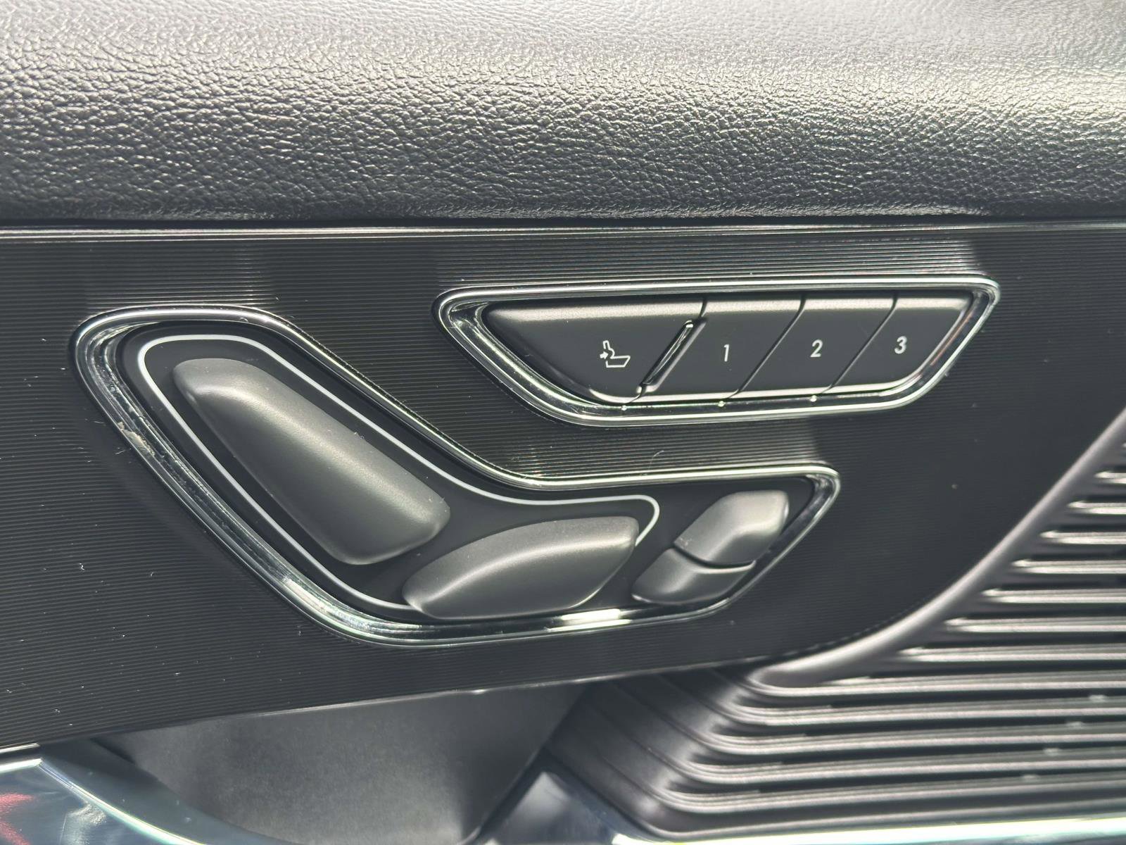 Used 2022 Lincoln Corsair Reserve w/ Equipment Group 201A image 16