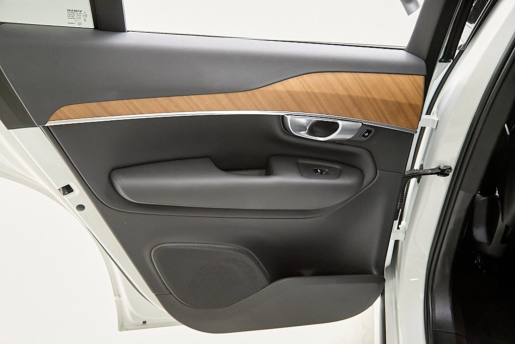 Certified 2023 Volvo XC90 B5 Plus w/ Protection Package Premier image 23