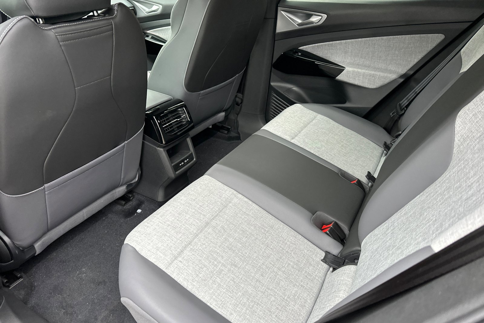 New 2025 Volkswagen ID.4 Pro image 12