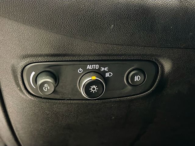 Used 2020 Chevrolet Equinox LT w/ Driver Convenience Package image 10