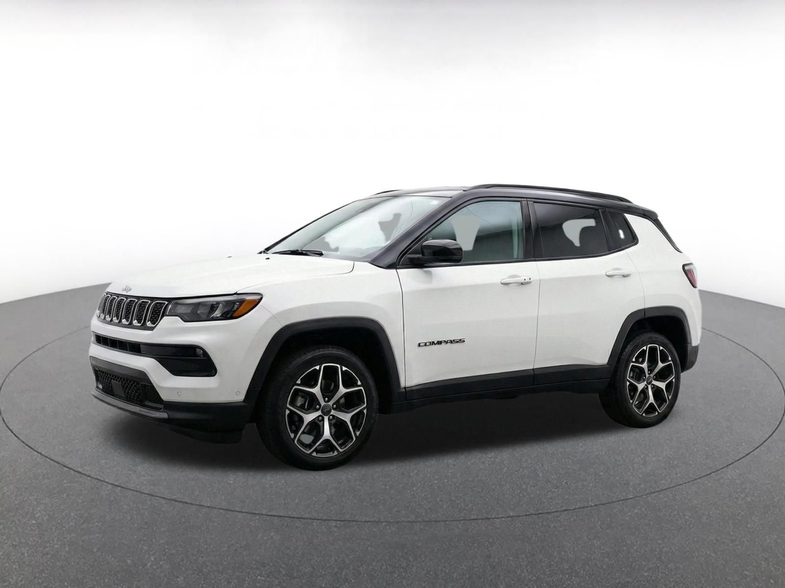 Used 2025 Jeep Compass Limited AWD/4WD image 3
