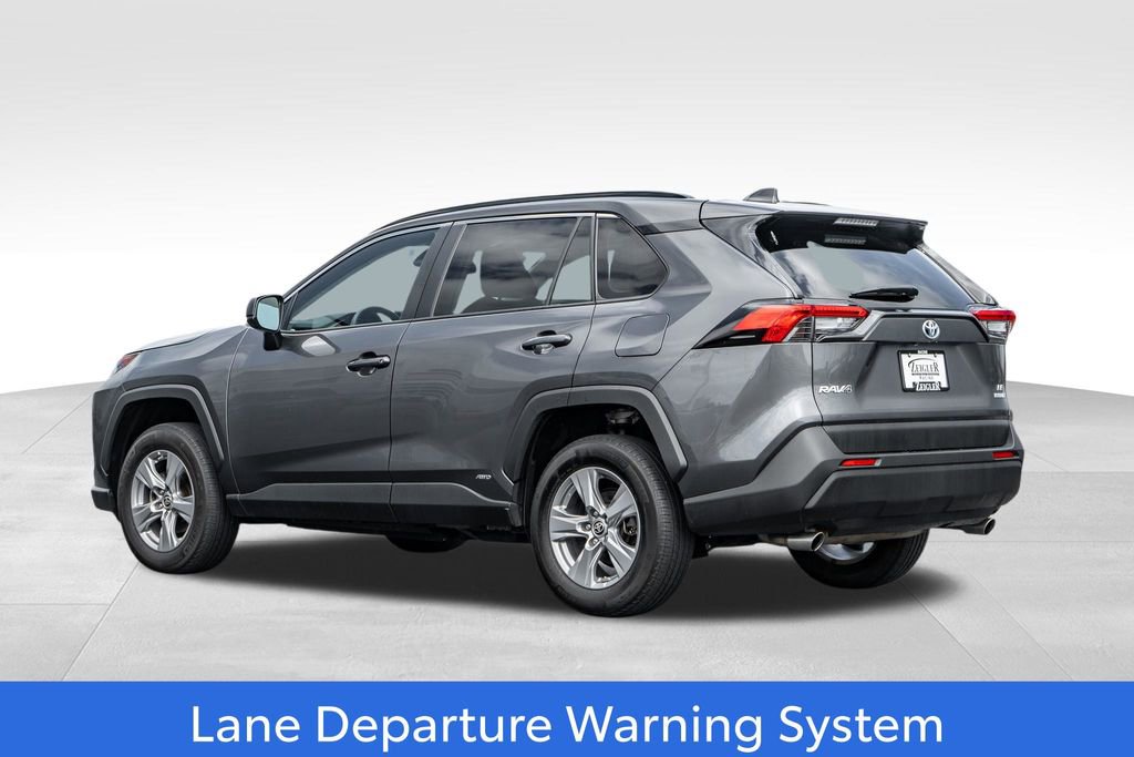 Certified 2022 Toyota RAV4 LE AWD/4WD image 5