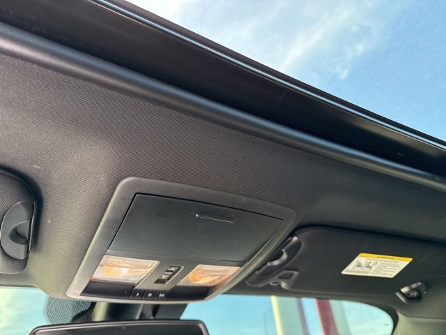 Used 2022 Dodge Challenger R/T w/ Blacktop Package image 21