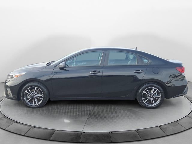 Used 2023 Kia Forte LXS image 2