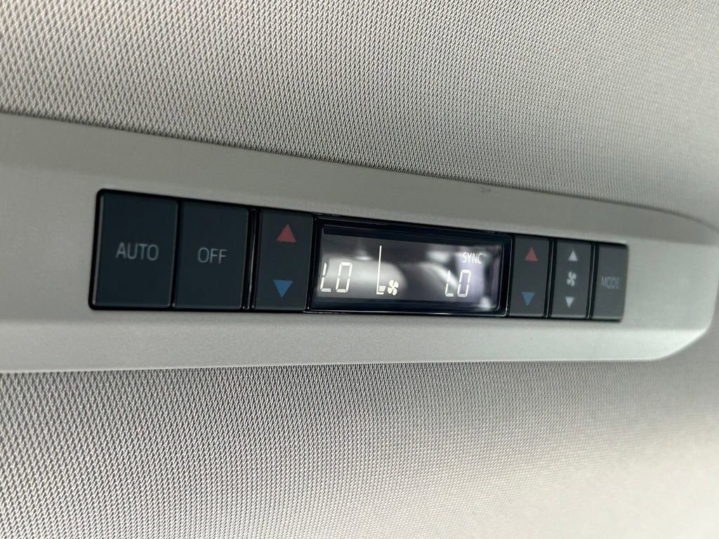 Used 2025 Toyota Sienna XLE image 24