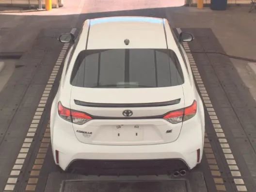 Used 2022 Toyota Corolla SE image 3