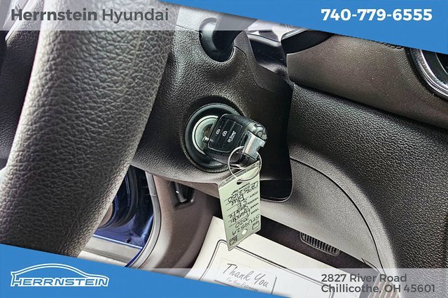 Used 2020 Hyundai Santa Fe SE image 11