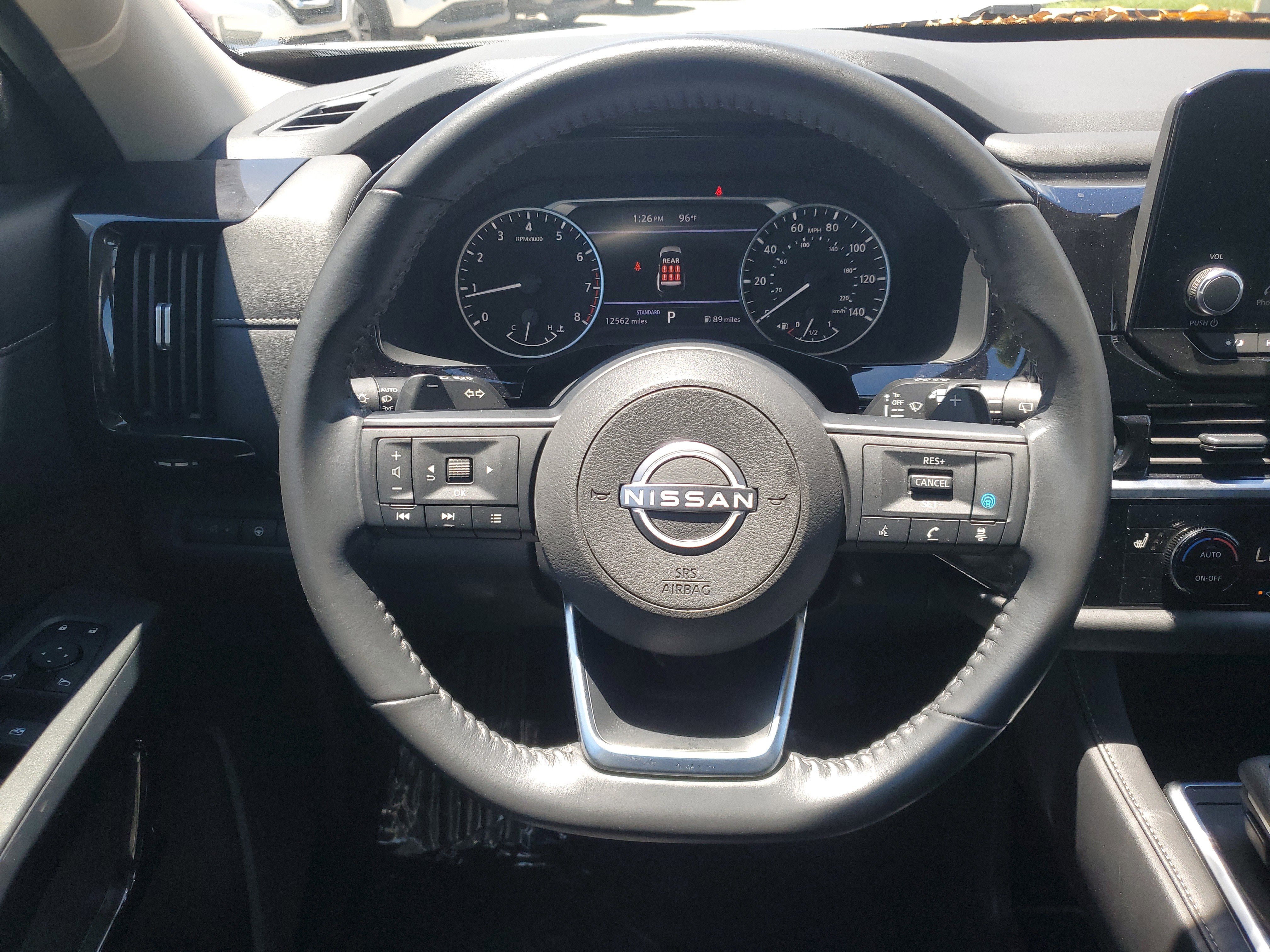 Used 2024 Nissan Pathfinder SV image 17