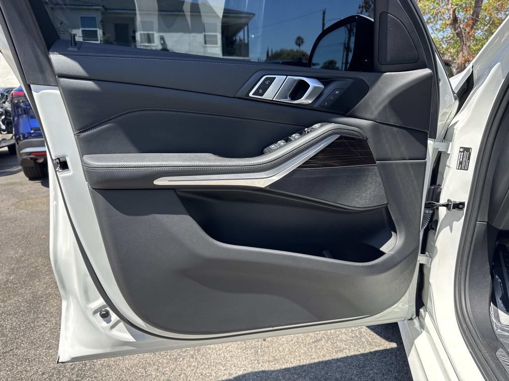 Used 2023 BMW X5 sDrive40i w/ M Sport Package RWD image 22