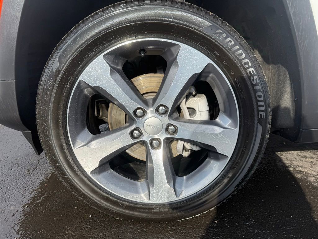 Used 2025 Jeep Grand Cherokee Limited image 9