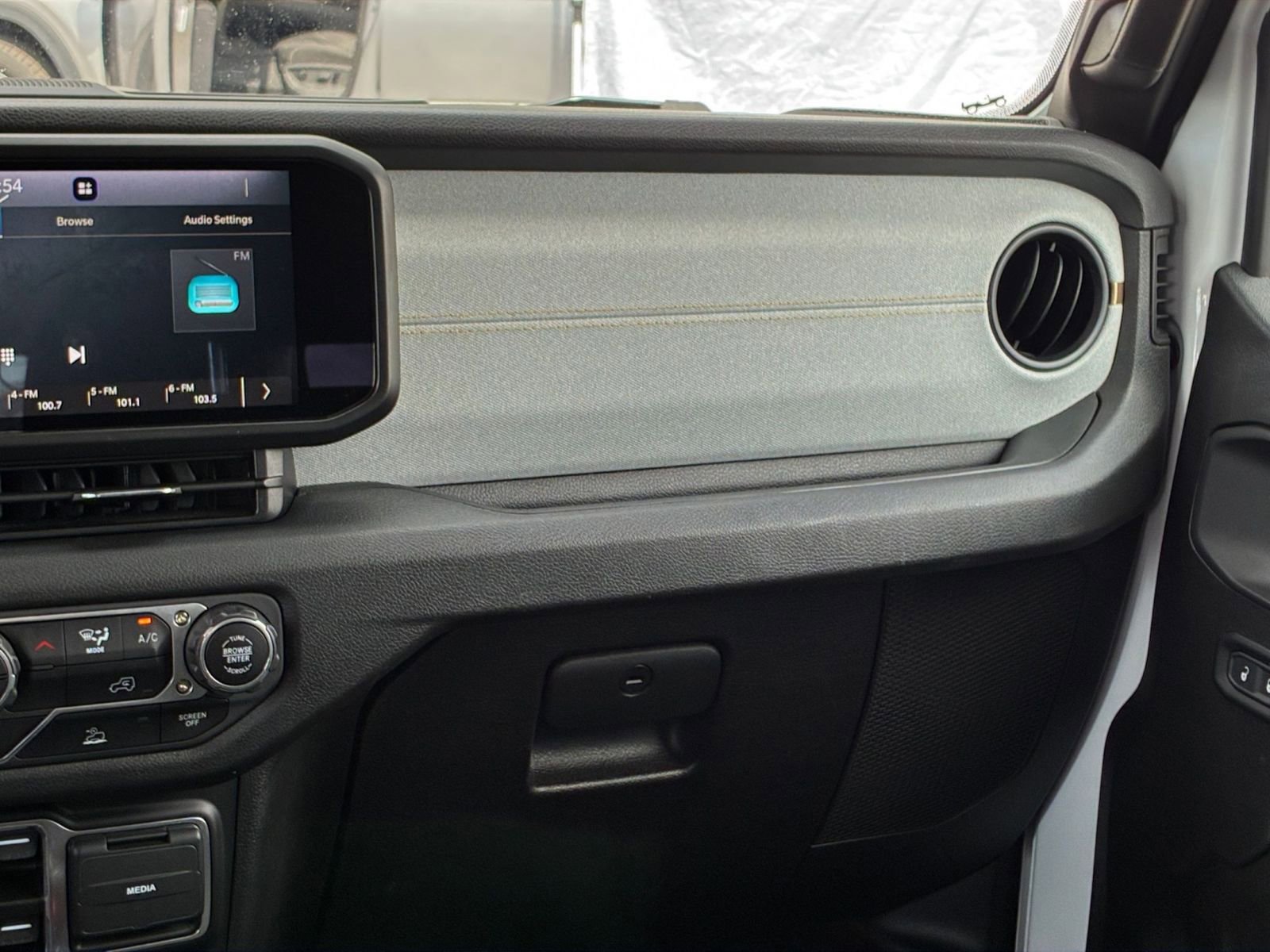 Used 2025 Jeep Wrangler Sport S image 34