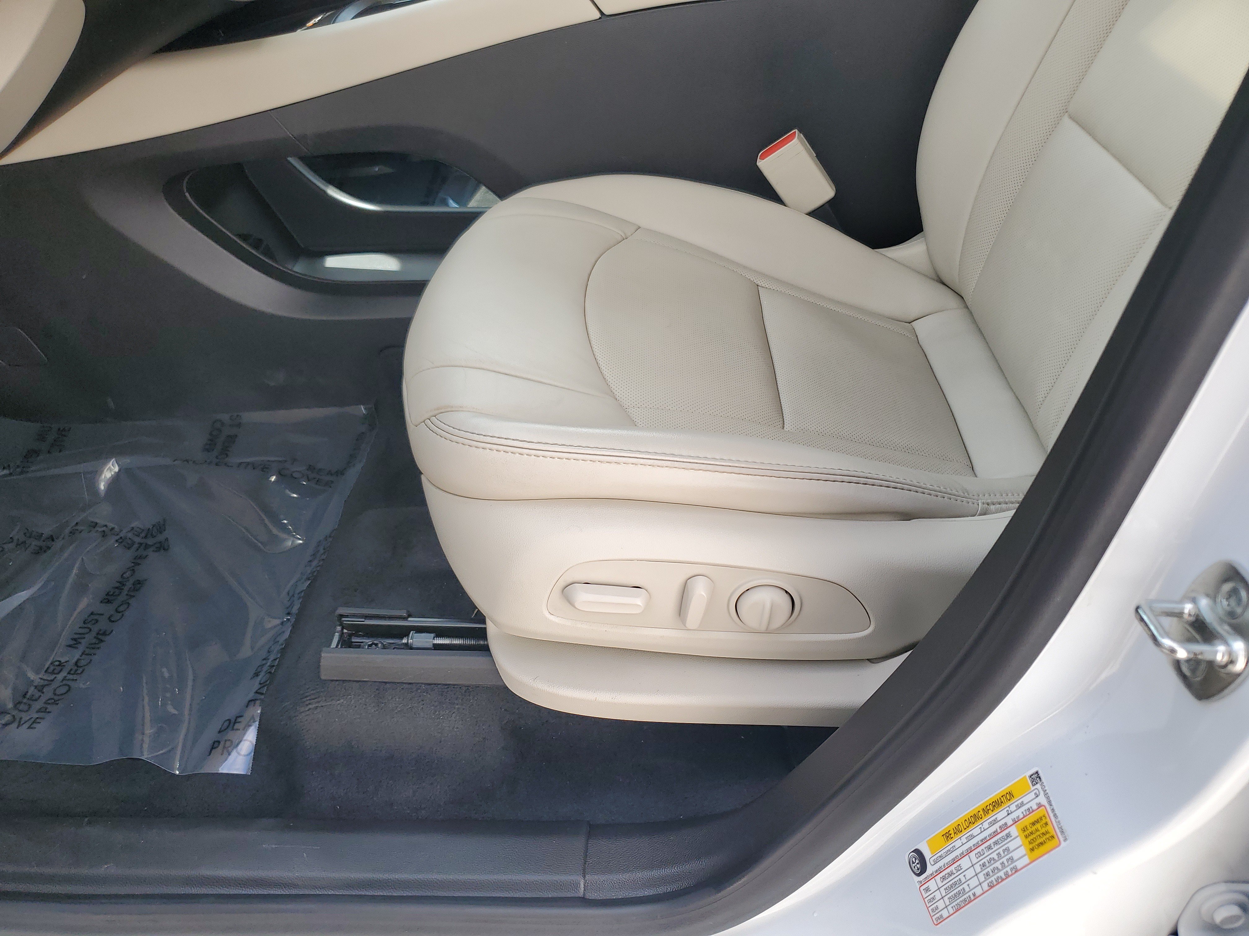 Certified 2024 Buick Enclave Essence w/ Technology Package FWD image 21