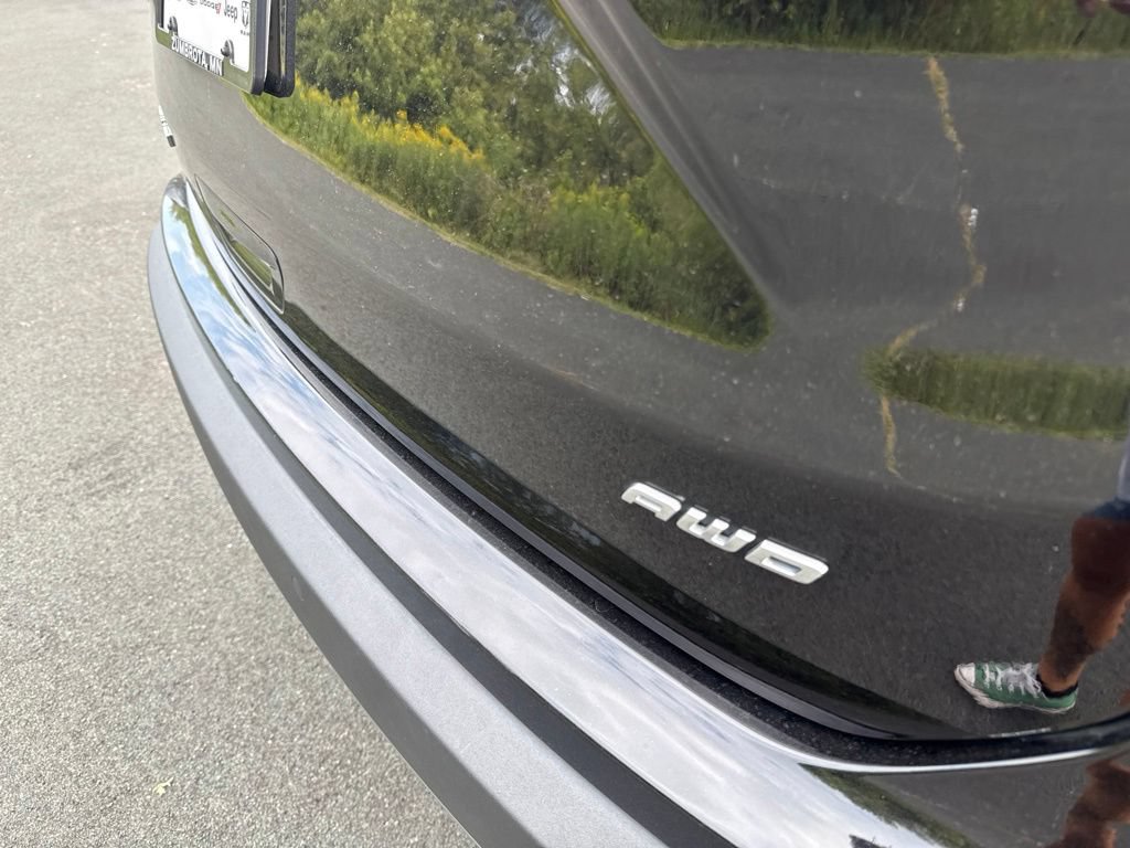 Used 2021 Ford Edge Titanium AWD/4WD image 19