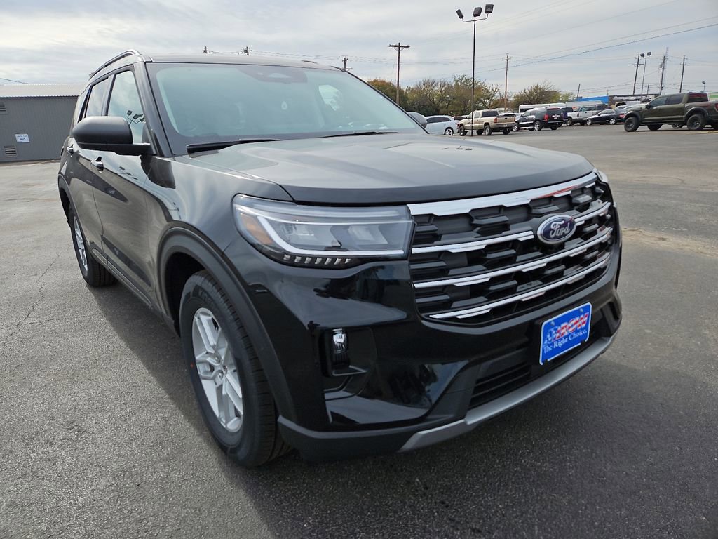 New 2026 Ford Explorer Active w/ Active Comfort Package image 2
