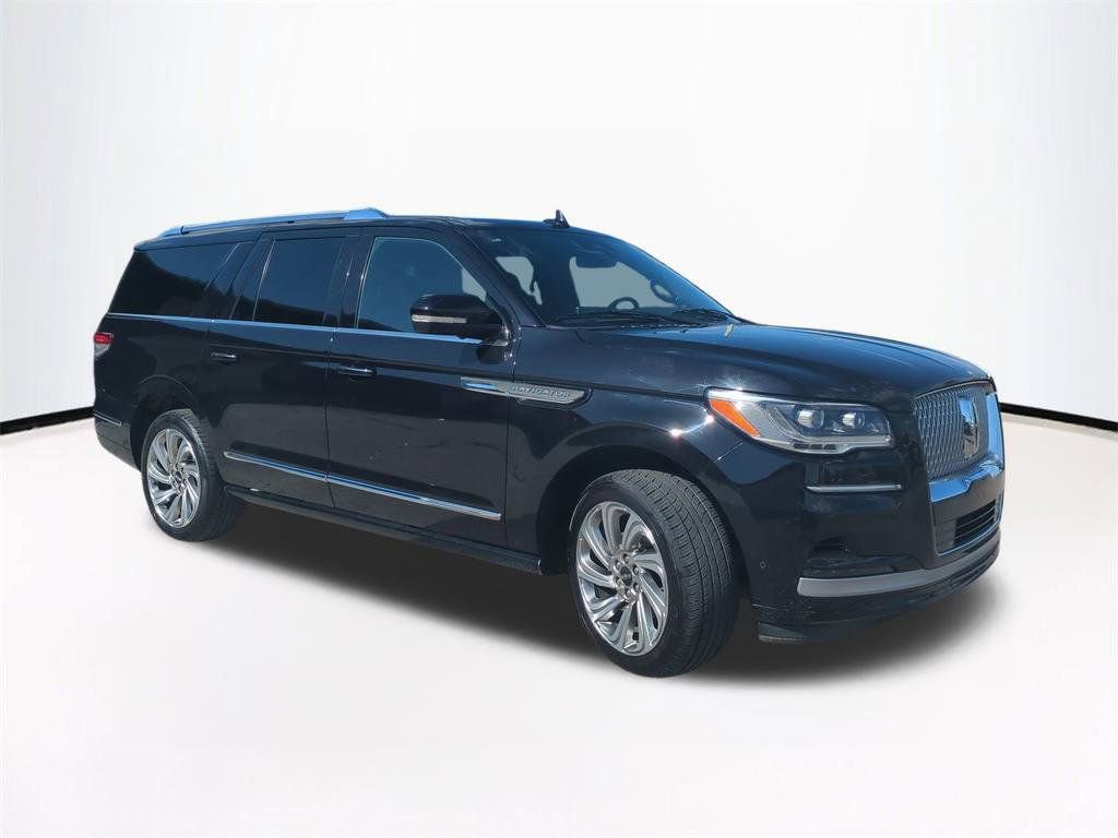 Used 2023 Lincoln Navigator L Reserve image 2