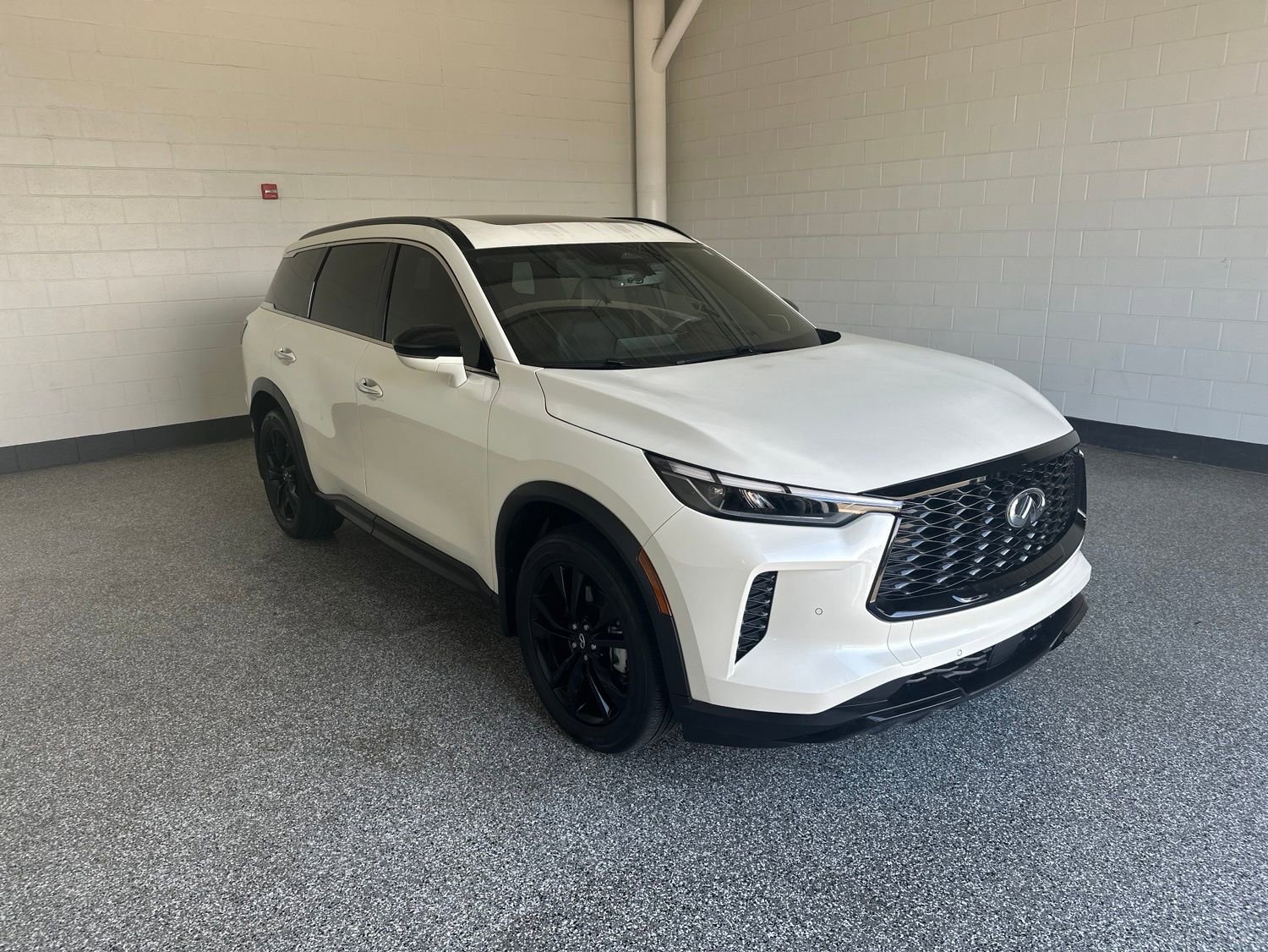 Certified 2025 INFINITI QX60 Luxe w/ Black Edition FWD image 4