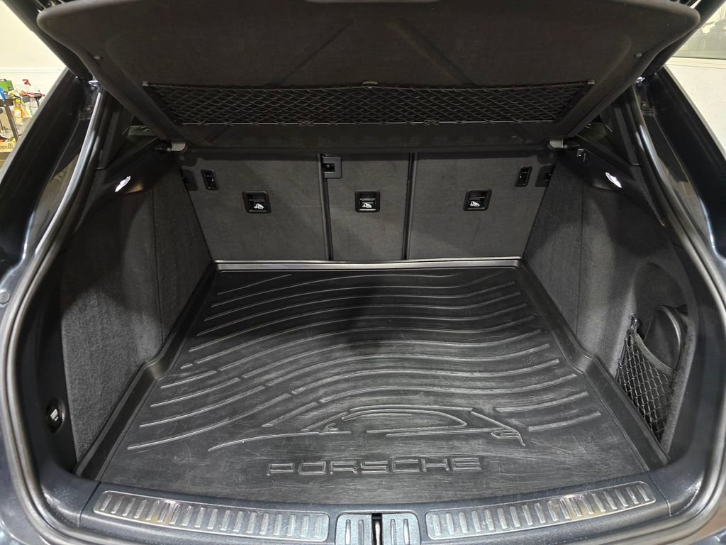 Used 2017 Porsche Macan Turbo image 31