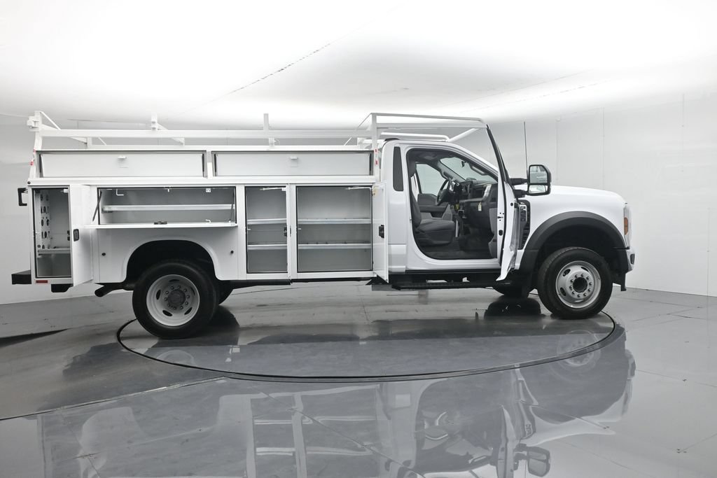 New 2025 Ford F450 XL w/ XL Chrome Package RWD image 4