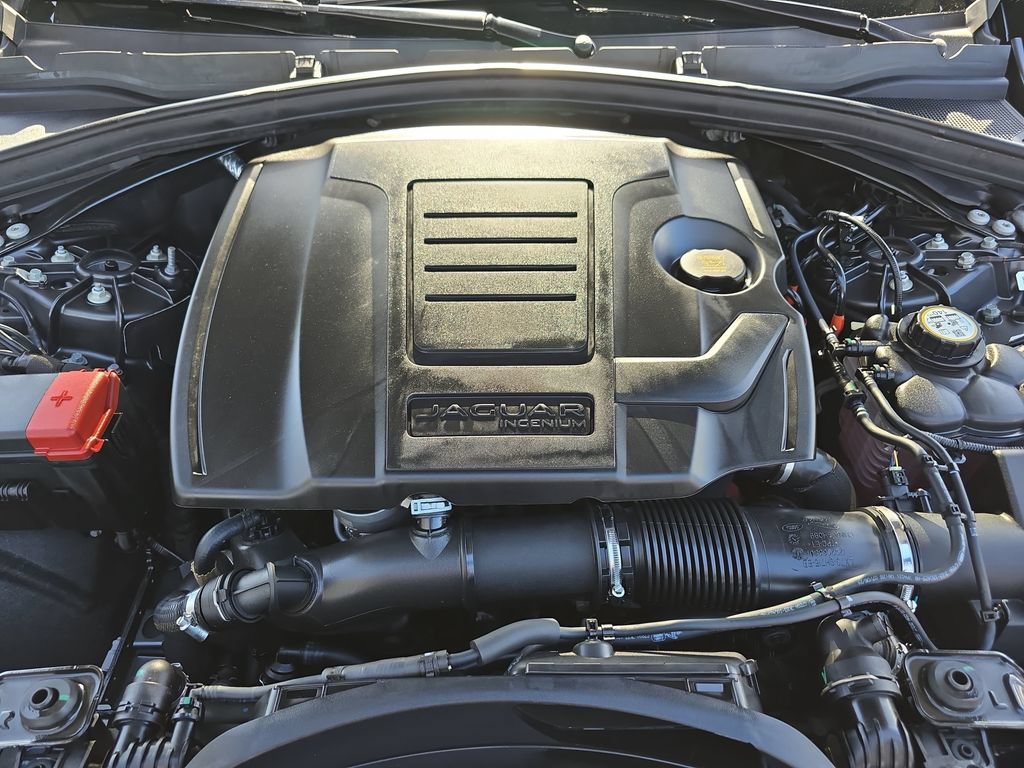 Certified 2025 Jaguar F-PACE R-Dynamic S AWD/4WD image 31