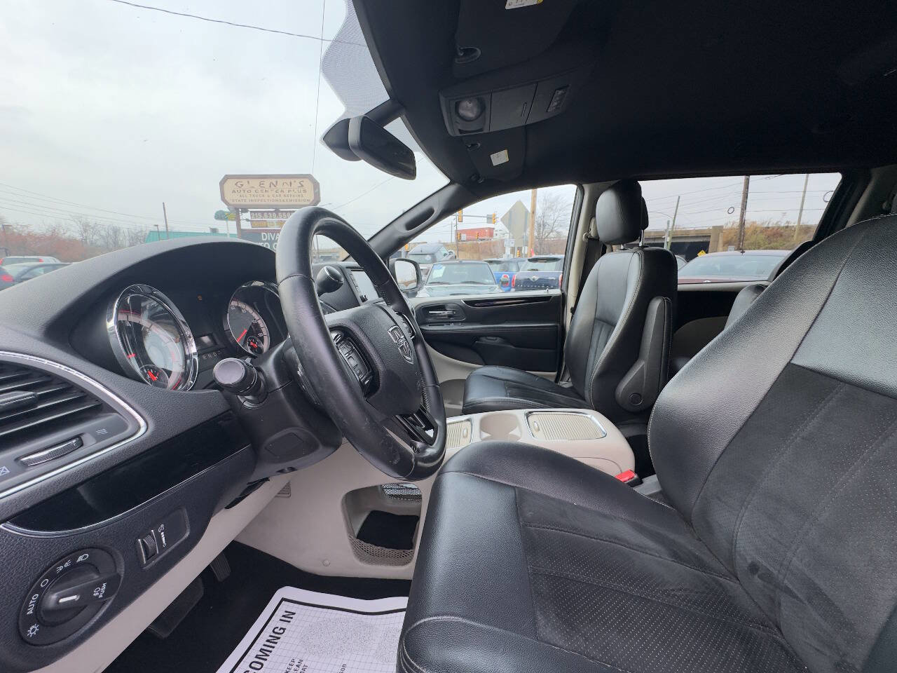 Used 2018 Dodge Grand Caravan SXT image 10