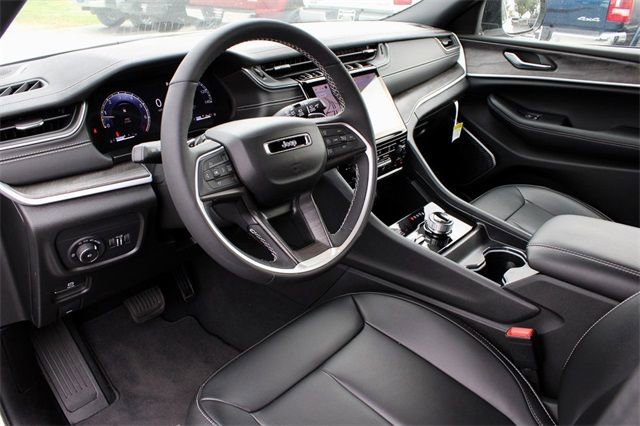 New 2024 Jeep Grand Cherokee L Limited w/ Trailer Tow Package image 17