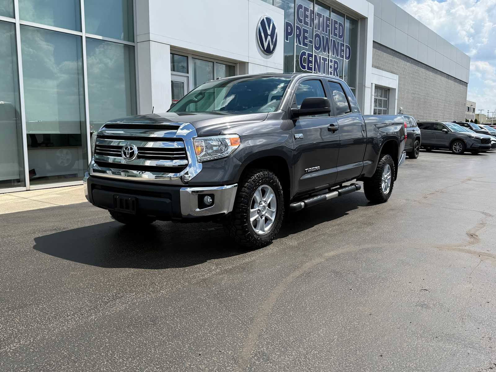 Used 2016 Toyota Tundra SR5 w/ SR5 Upgrade Package AWD/4WD image 1