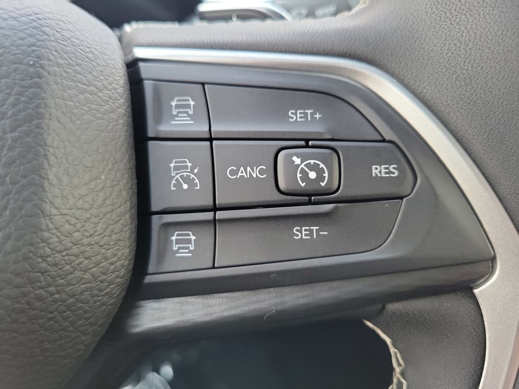 Certified 2025 Jeep Grand Cherokee Laredo AWD/4WD image 23