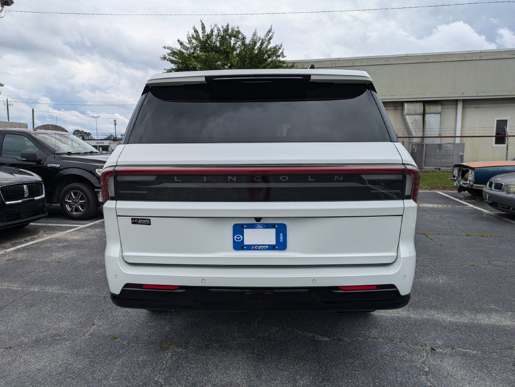 New 2026 Lincoln Navigator L Black Label AWD/4WD image 5