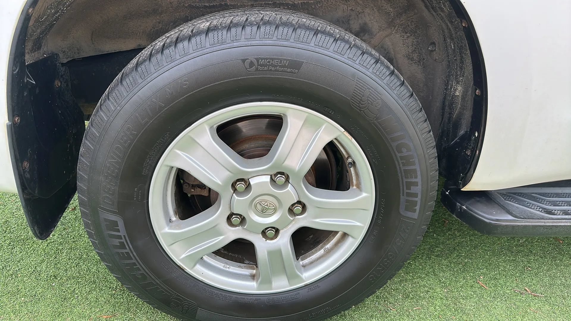 Used 2011 Toyota Sequoia SR5 AWD/4WD image 46