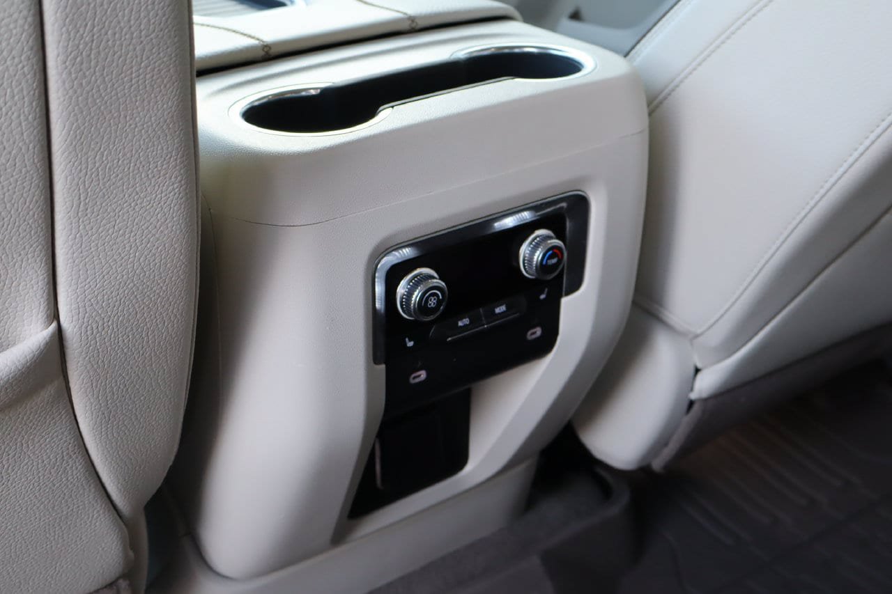 Used 2024 GMC Yukon Denali RWD image 21