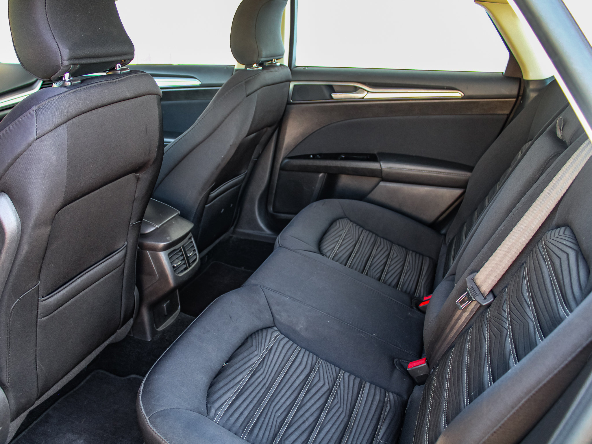 Used 2016 Ford Fusion SE FWD image 22