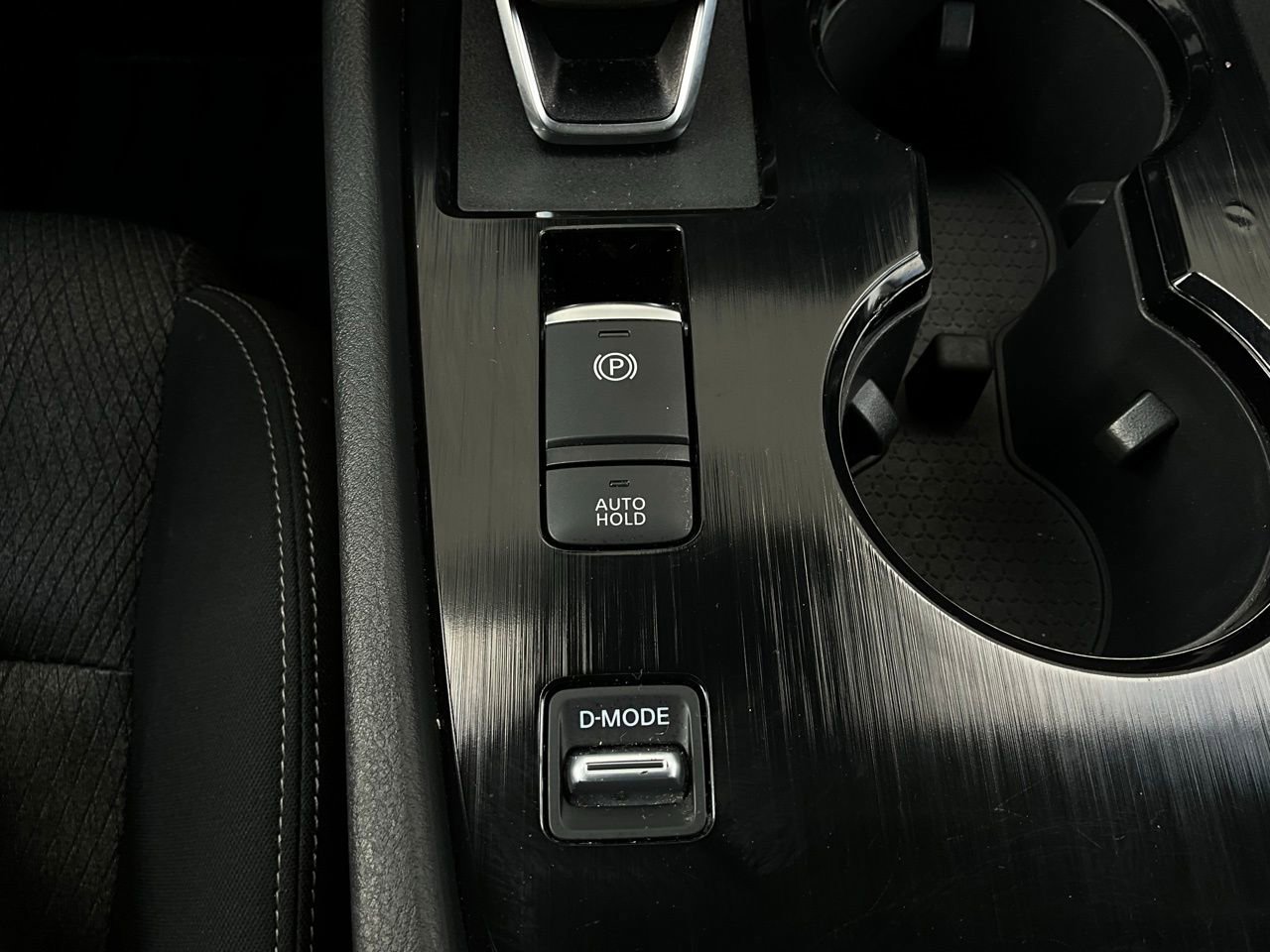 Used 2025 Nissan Rogue SV image 23