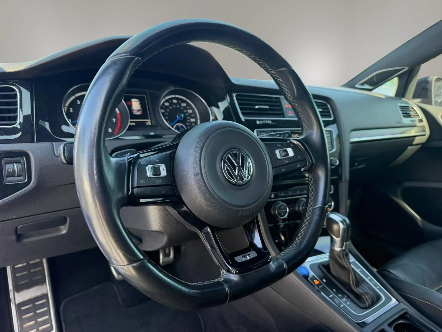 Used 2015 Volkswagen Golf R 4-Door AWD/4WD image 11