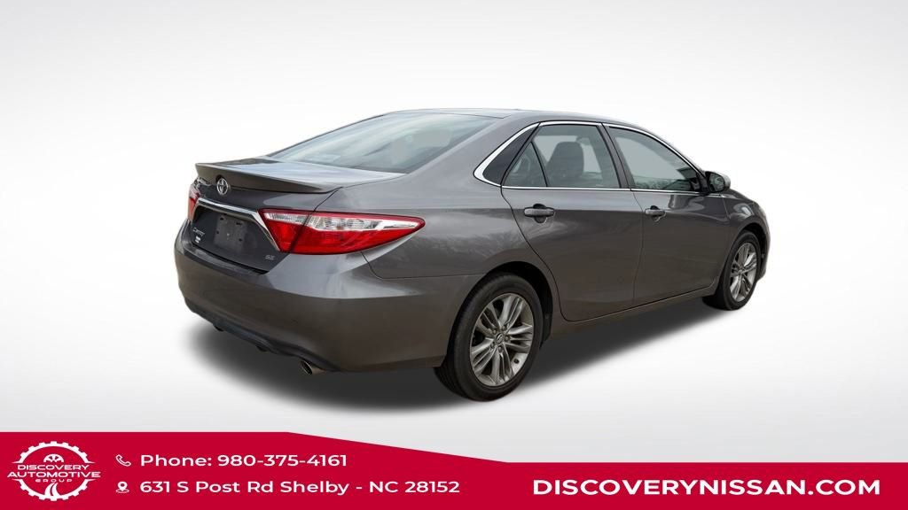 Used 2017 Toyota Camry SE image 3