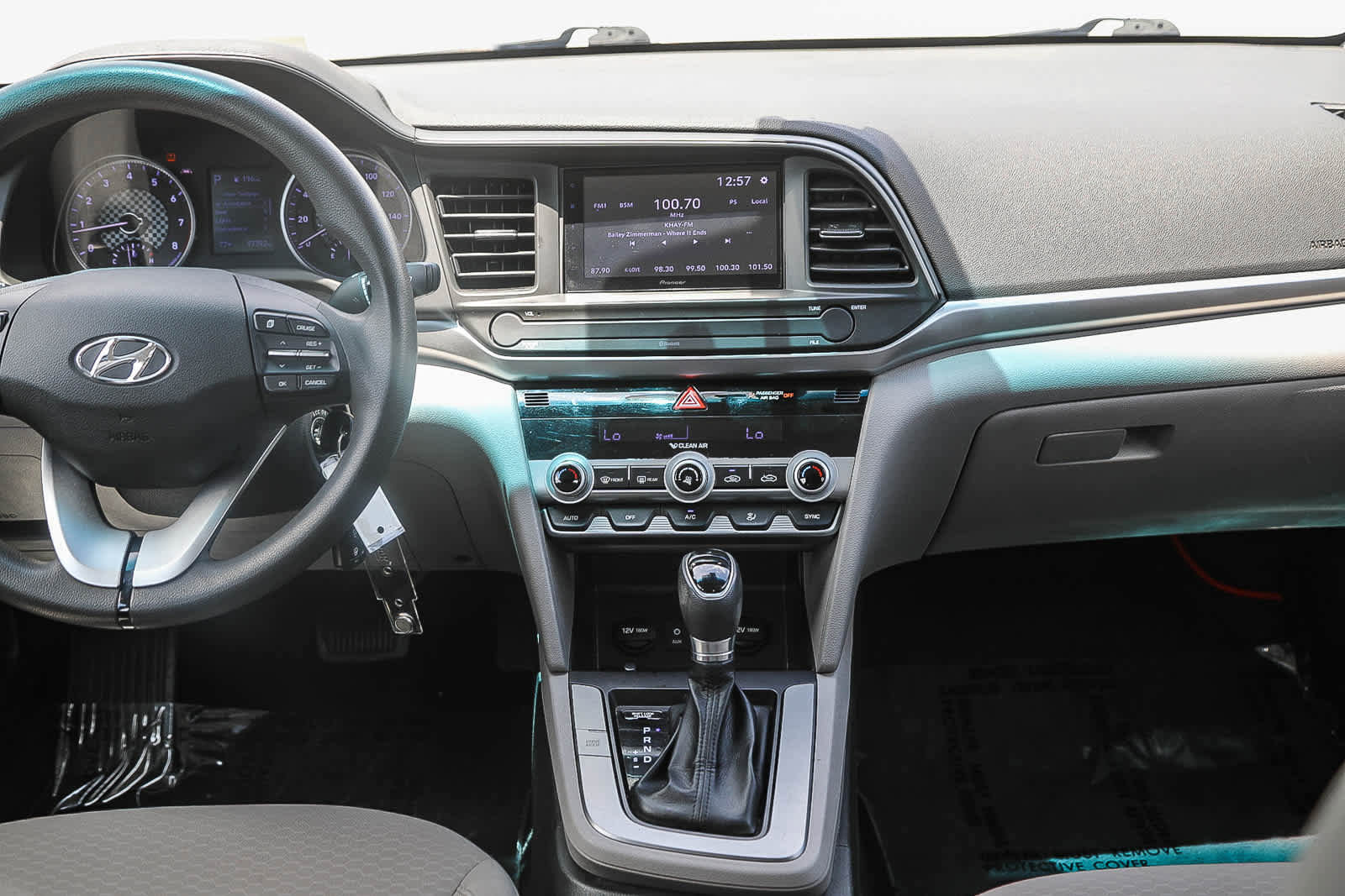 Used 2020 Hyundai Elantra SE FWD image 13