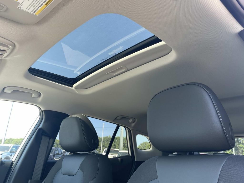 New 2026 Chevrolet Trax LT w/ Sunroof Package FWD image 14