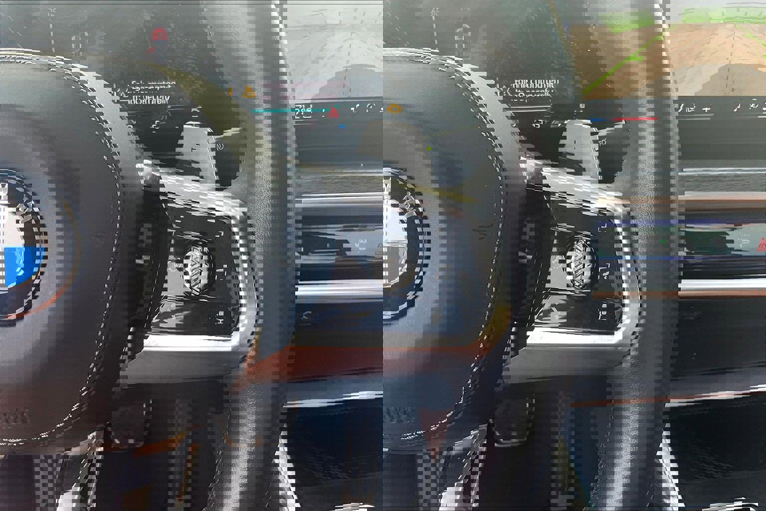 Used 2024 BMW 740i w/ Premium Package 2 image 24