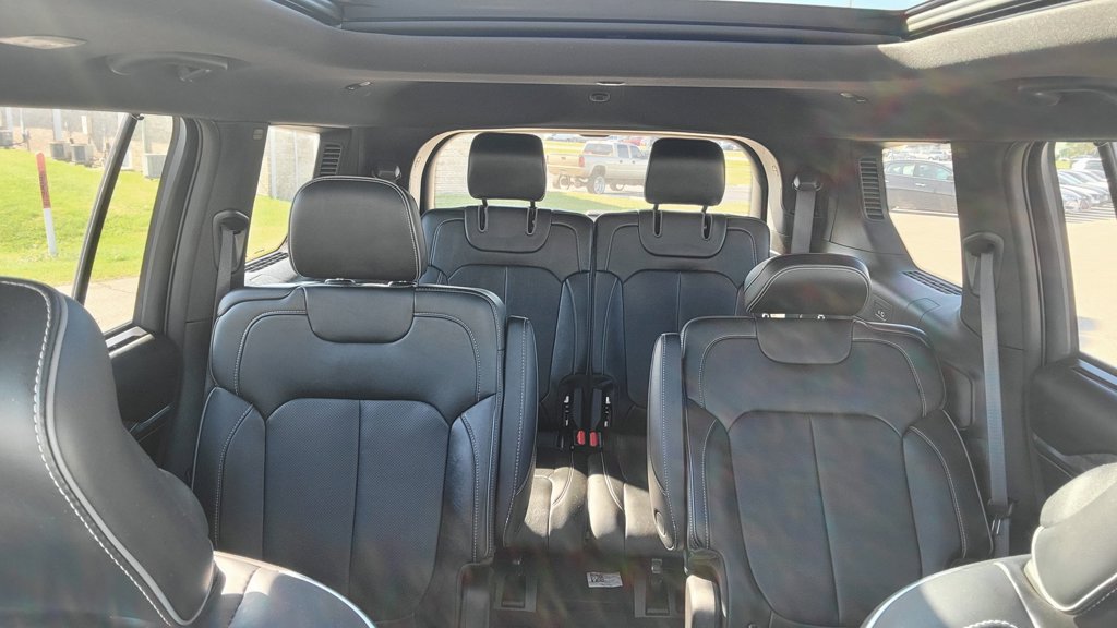 Used 2025 Jeep Grand Cherokee L Overland w/ Advanced Protech Group III AWD/4WD image 28