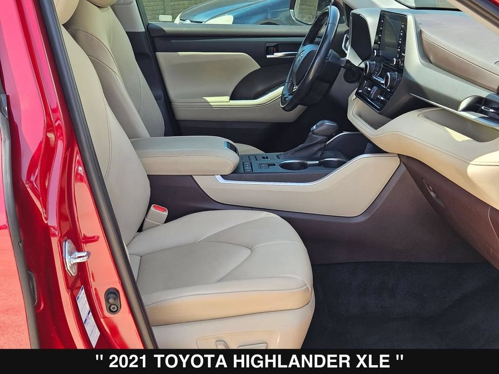 Used 2021 Toyota Highlander XLE AWD/4WD image 31