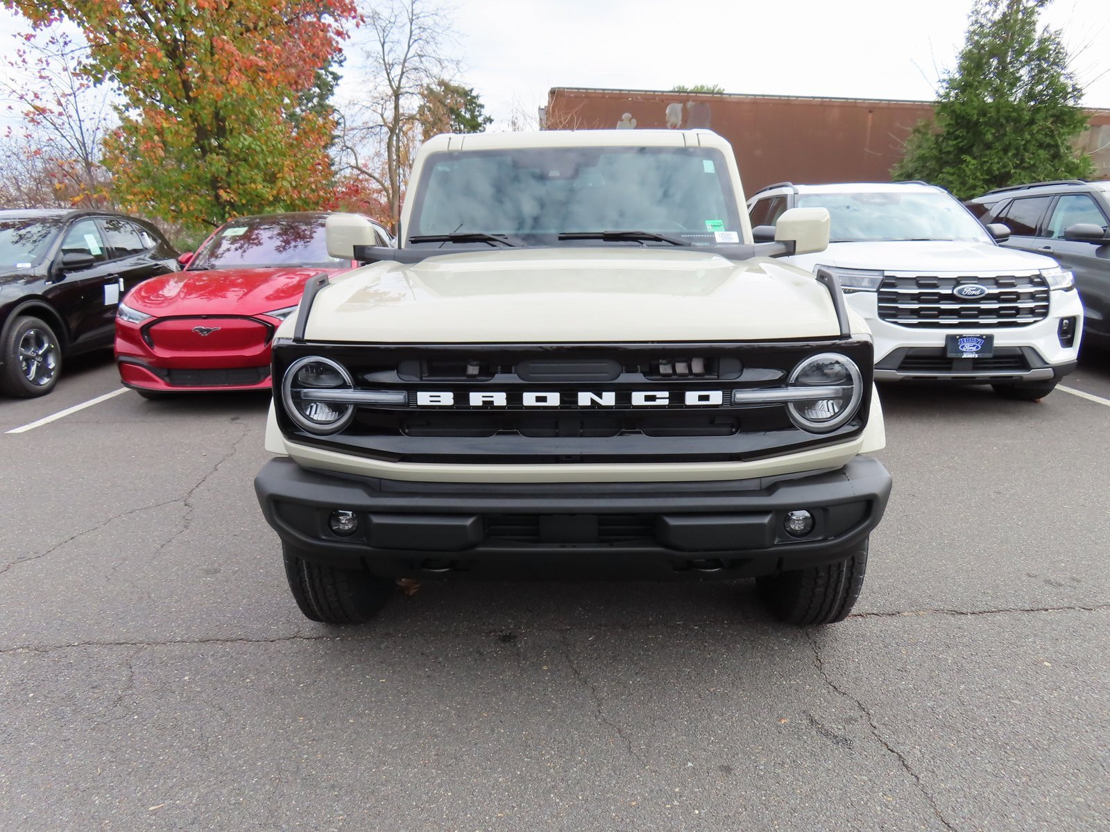 New 2025 Ford Bronco Outer Banks image 2